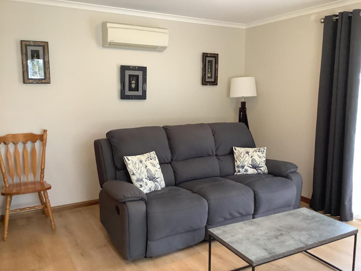 Millicent Lakeside Caravan Park Hotel ภายนอก รูปภาพ