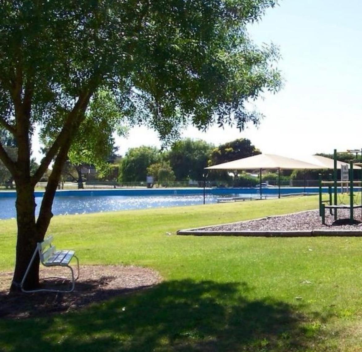 Millicent Lakeside Caravan Park Hotel ภายนอก รูปภาพ