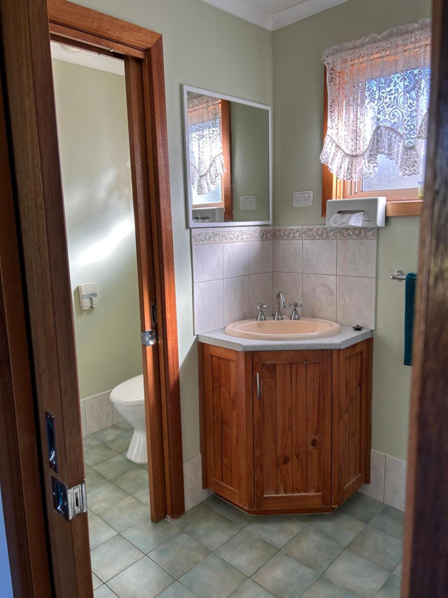 Millicent Lakeside Caravan Park Hotel ภายนอก รูปภาพ
