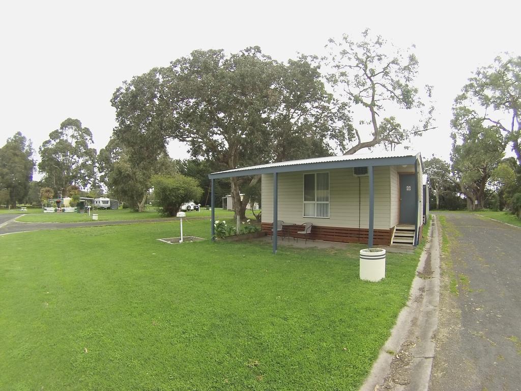 Millicent Lakeside Caravan Park Hotel ภายนอก รูปภาพ