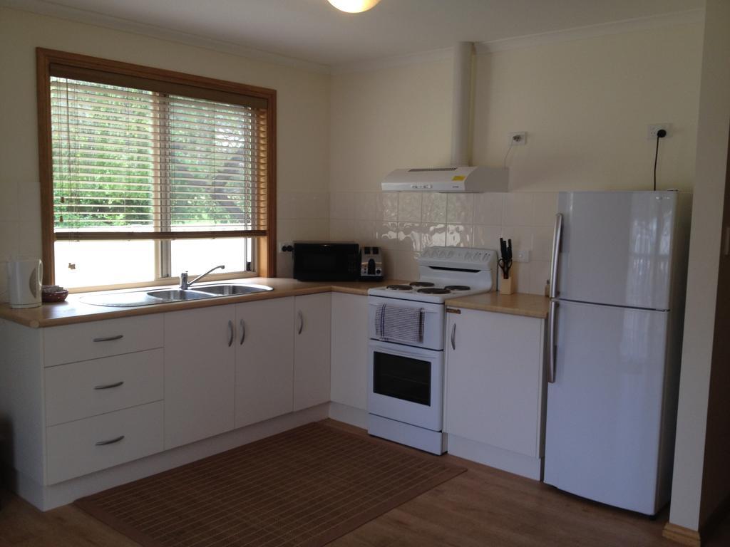Millicent Lakeside Caravan Park Hotel ภายนอก รูปภาพ