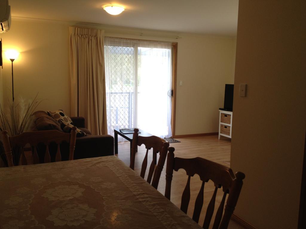 Millicent Lakeside Caravan Park Hotel ภายนอก รูปภาพ