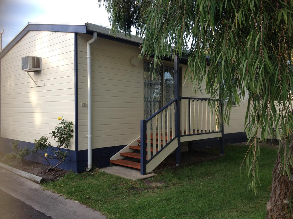 Millicent Lakeside Caravan Park Hotel ภายนอก รูปภาพ