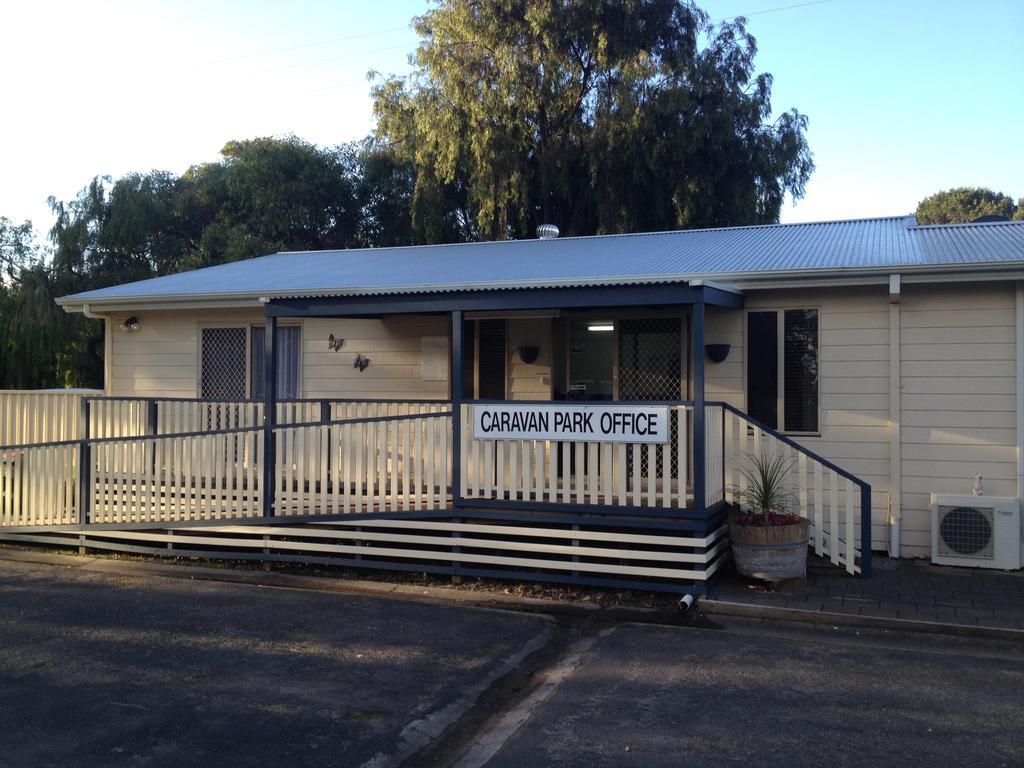 Millicent Lakeside Caravan Park Hotel ภายนอก รูปภาพ
