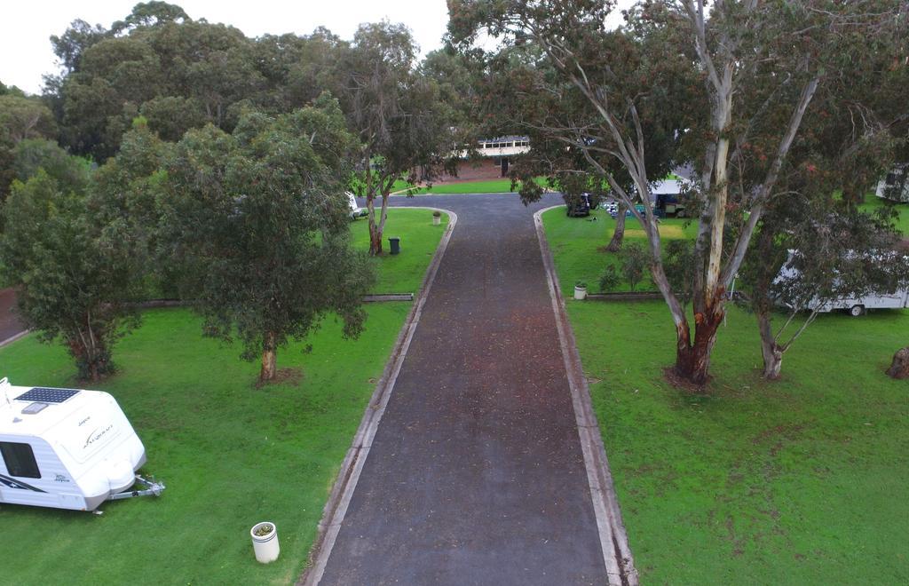 Millicent Lakeside Caravan Park Hotel ภายนอก รูปภาพ