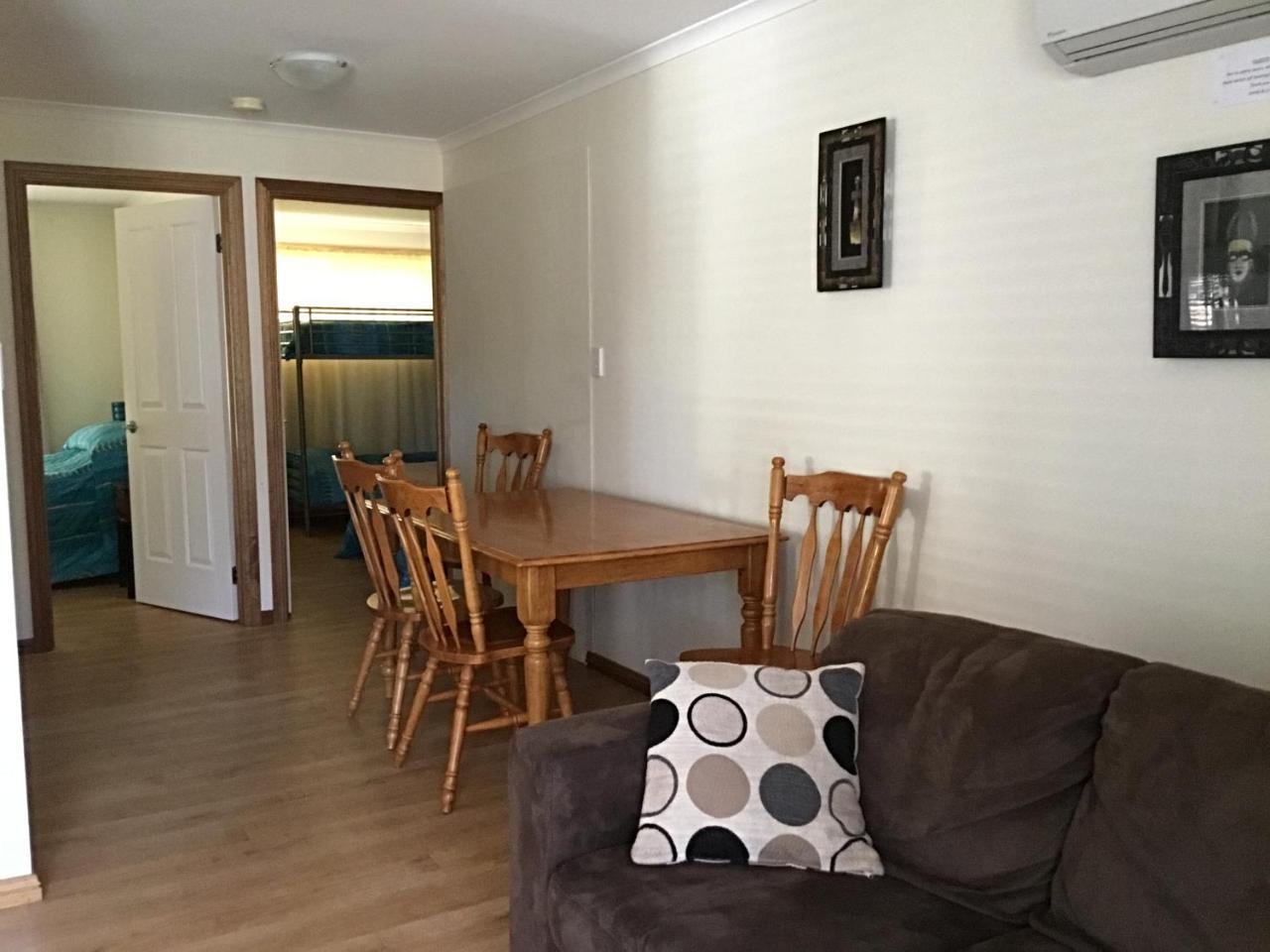 Millicent Lakeside Caravan Park Hotel ภายนอก รูปภาพ